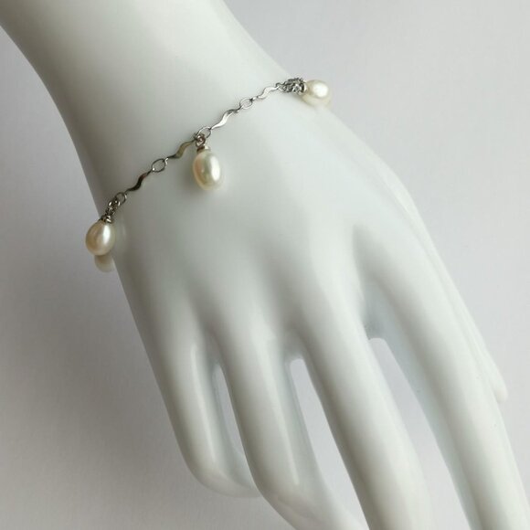 White freshwater pearl droplet bracelet - Picture 6 of 7